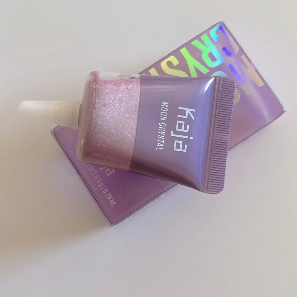 KAJA Moon Crystal Sparkling Eye Pigment | 05 Mystical - shimmering soft lavender